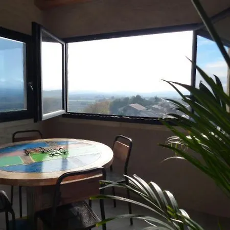 La Tour De Crieulon Holiday home Saint-Jean-de-Crieulon