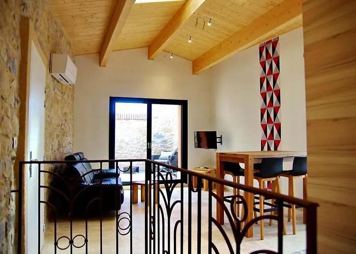 別荘 La Tour De Crieulon Saint-Jean-de-Crieulon